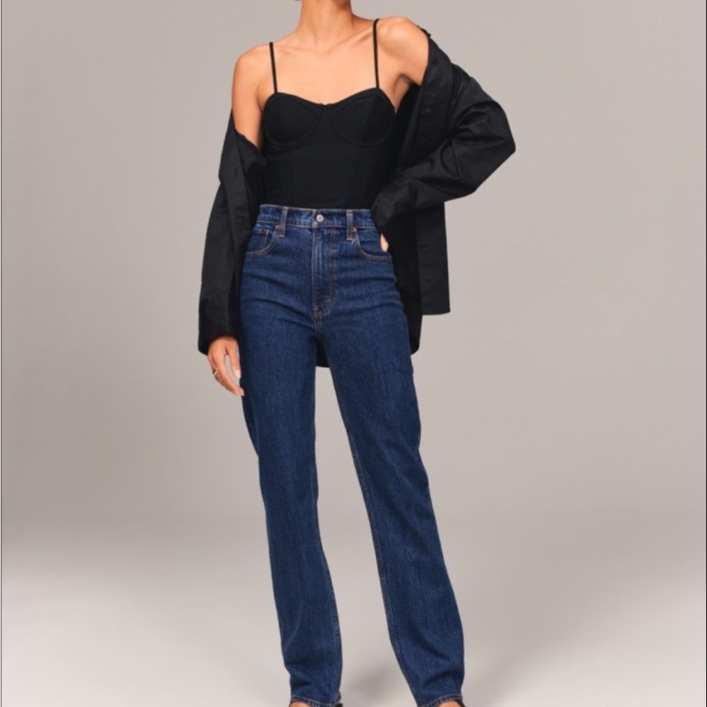 NWT Abercrombie Ultra High Rise 90s Straight Jean